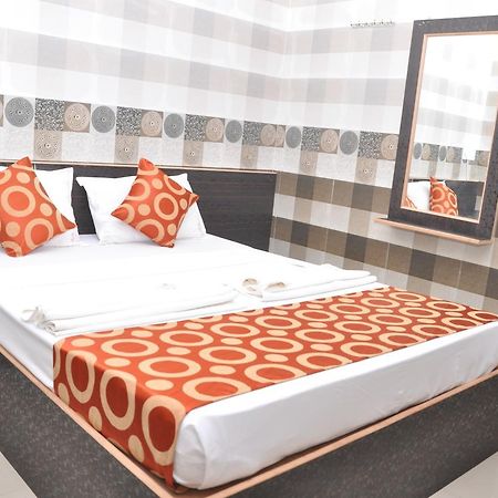 Addhuri Comforts Inn Mysore Exterior foto
