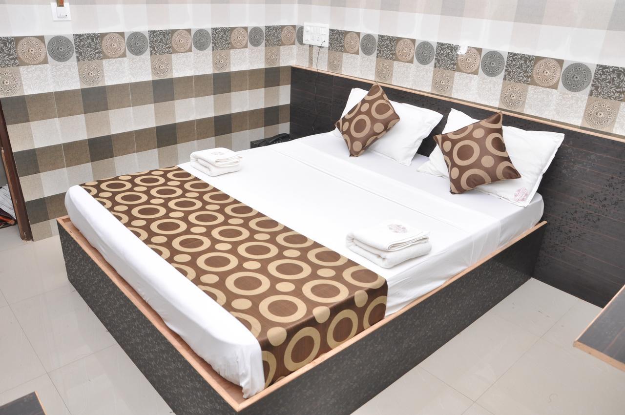 Addhuri Comforts Inn Mysore Exterior foto